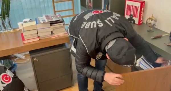 CHP'li Üsküdar Belediyesi'ne Rüşvet Operasyonu! 20 Kişi Gözaltında